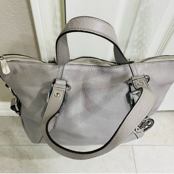 Authentic Michael Kors grey pebbled leather handbag excellent condition - Picture 4 of 12